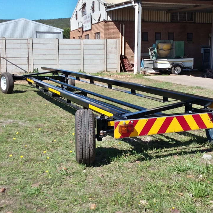 An Albertinia Ingenieurswese multipurpose Header Trailer that accommodate headers for grain, corn, maize, sunflowers etc